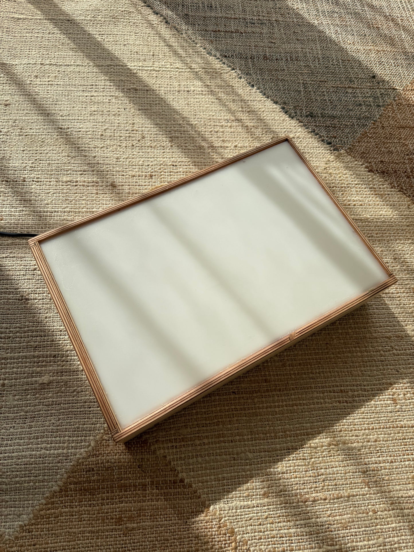 Caja de Luz Akú