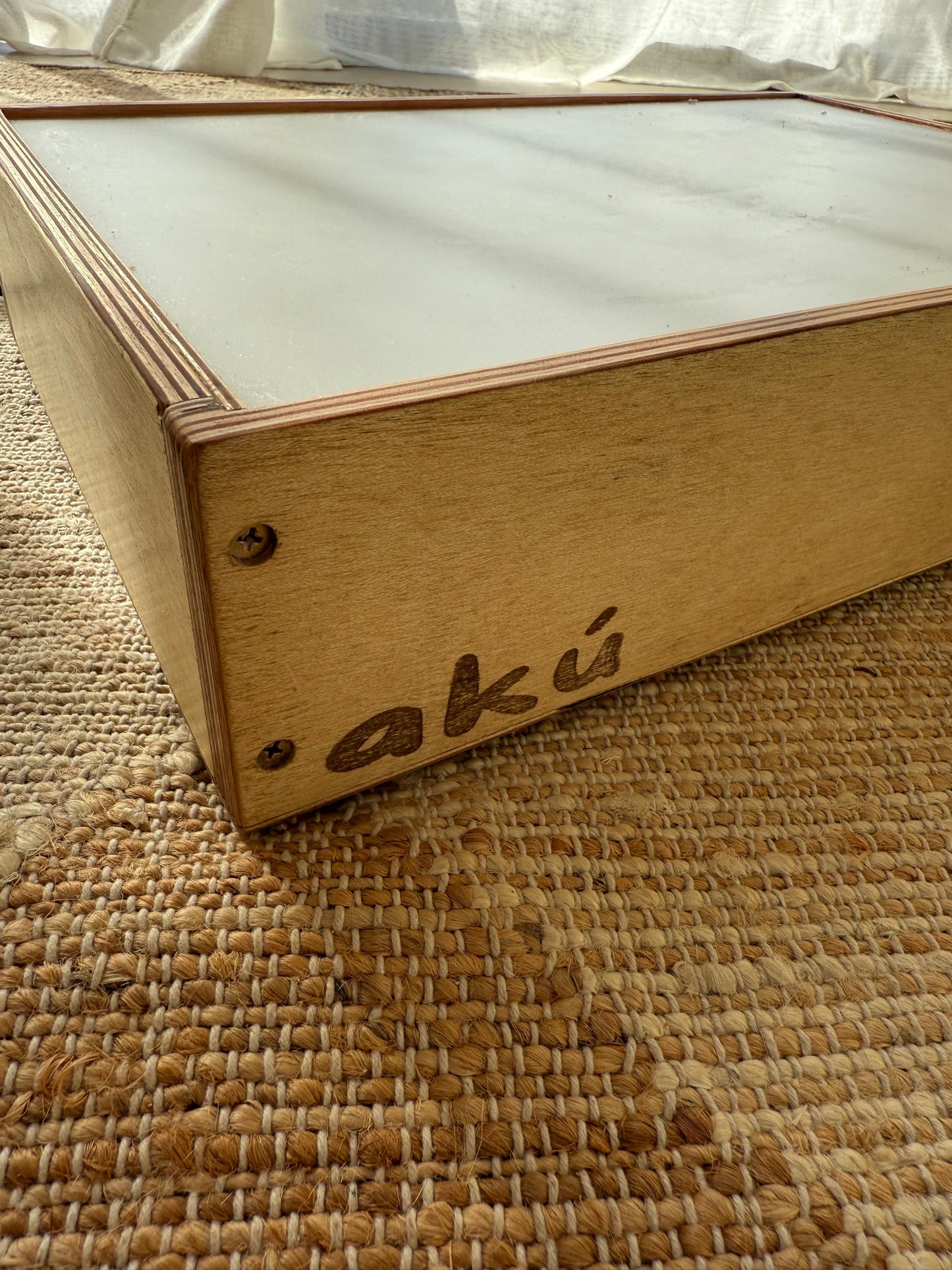 Caja de Luz Akú
