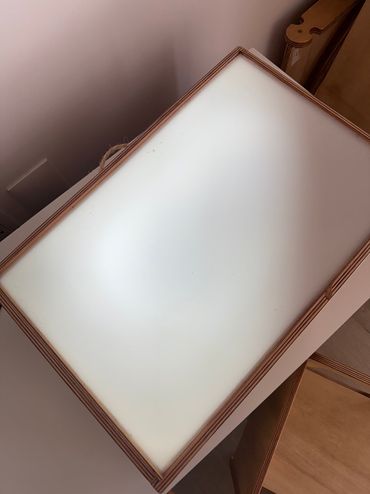 Caja de Luz Akú