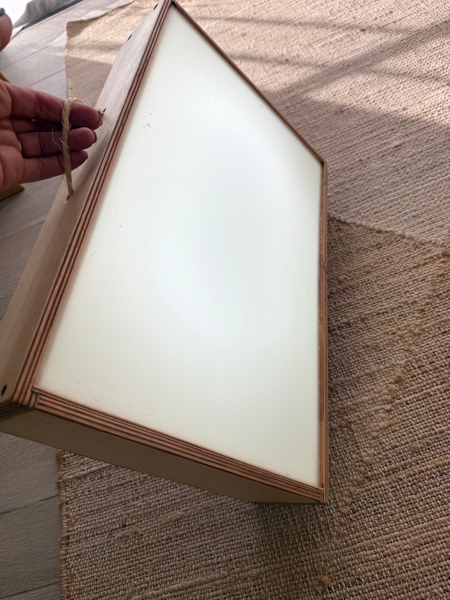 Caja de Luz Akú